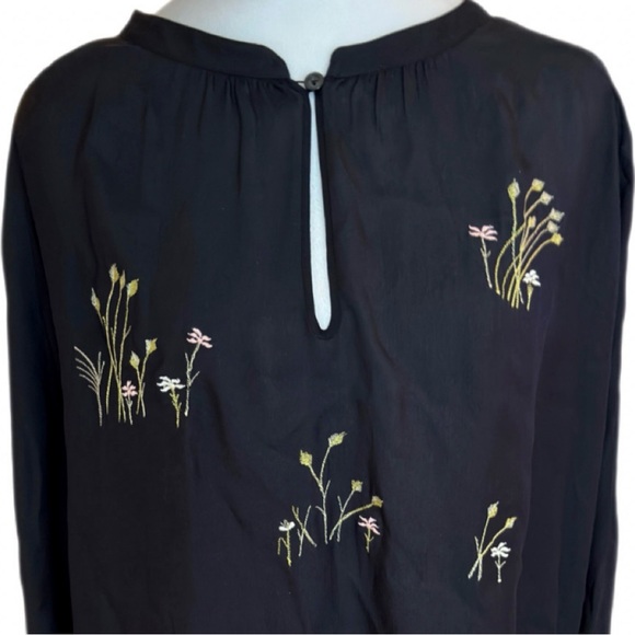 THE GREAT Silk Embroidered Black Floral Boho Peasant Top Size 1 Sm Cottagecore - Picture 5 of 16